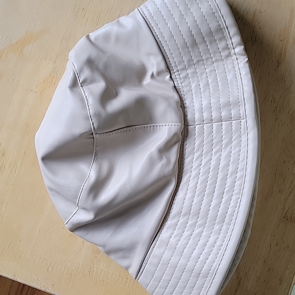 STEVE MADDEN BUCKET HAT - Picture 4 of 11